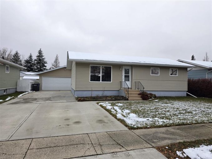 1005 - 14th Street, Humboldt, SK MLS# SK052257. For Sale
